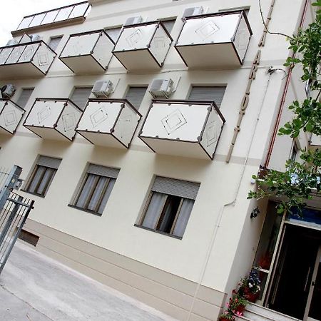 Hotel Villa Arlotti Римини Екстериор снимка