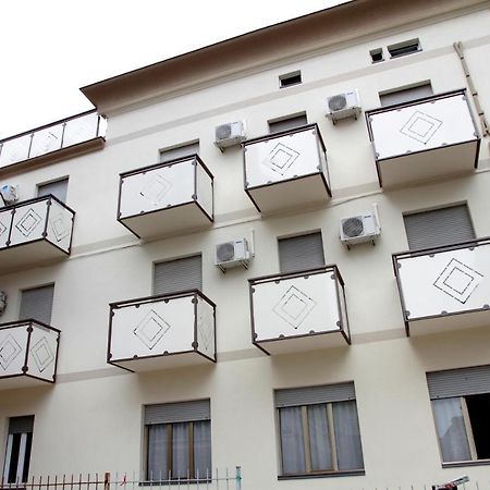 Hotel Villa Arlotti Римини Екстериор снимка
