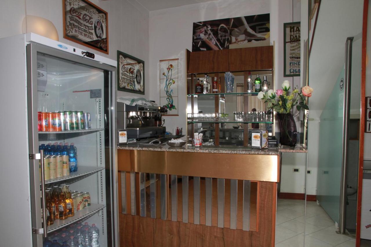 Hotel Villa Arlotti Римини Екстериор снимка
