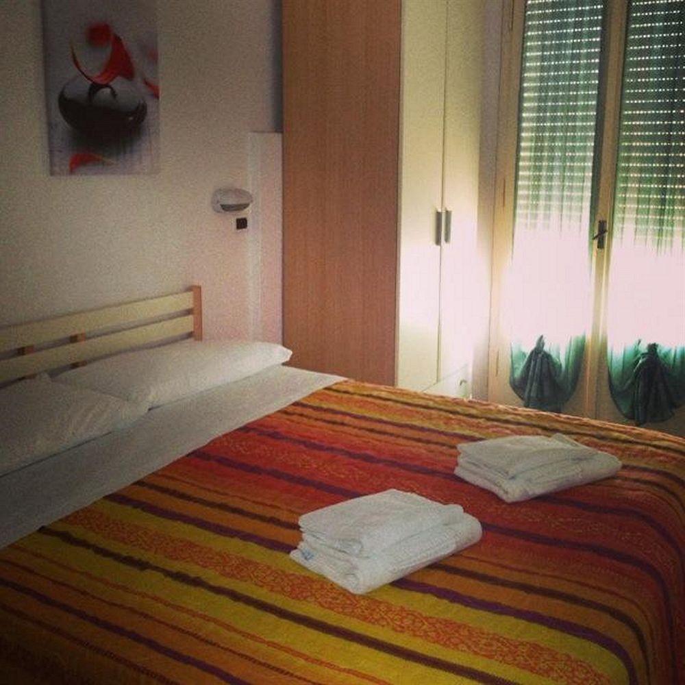 Hotel Villa Arlotti Римини Екстериор снимка