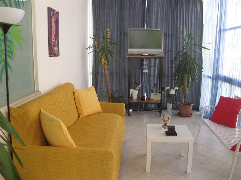 Hotel Villa Arlotti Римини Екстериор снимка