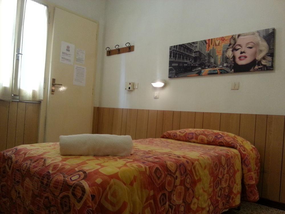 Hotel Villa Arlotti Римини Екстериор снимка