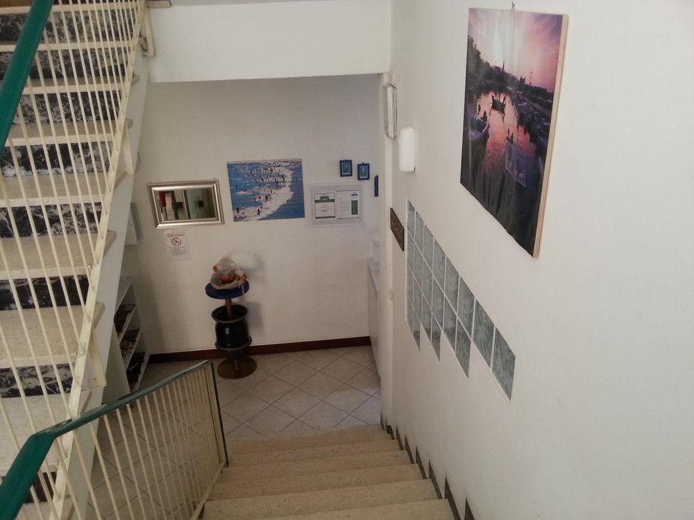 Hotel Villa Arlotti Римини Екстериор снимка