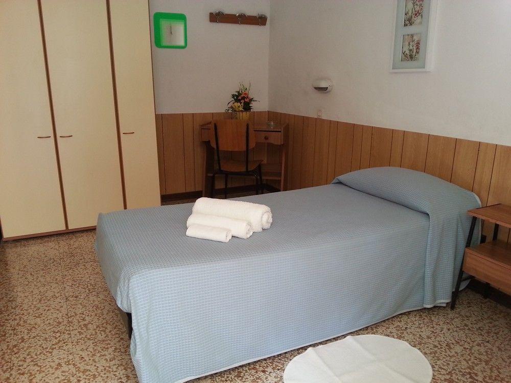 Hotel Villa Arlotti Римини Екстериор снимка