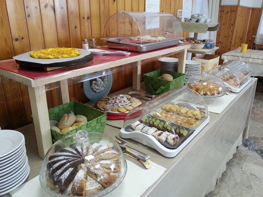 Hotel Villa Arlotti Римини Екстериор снимка