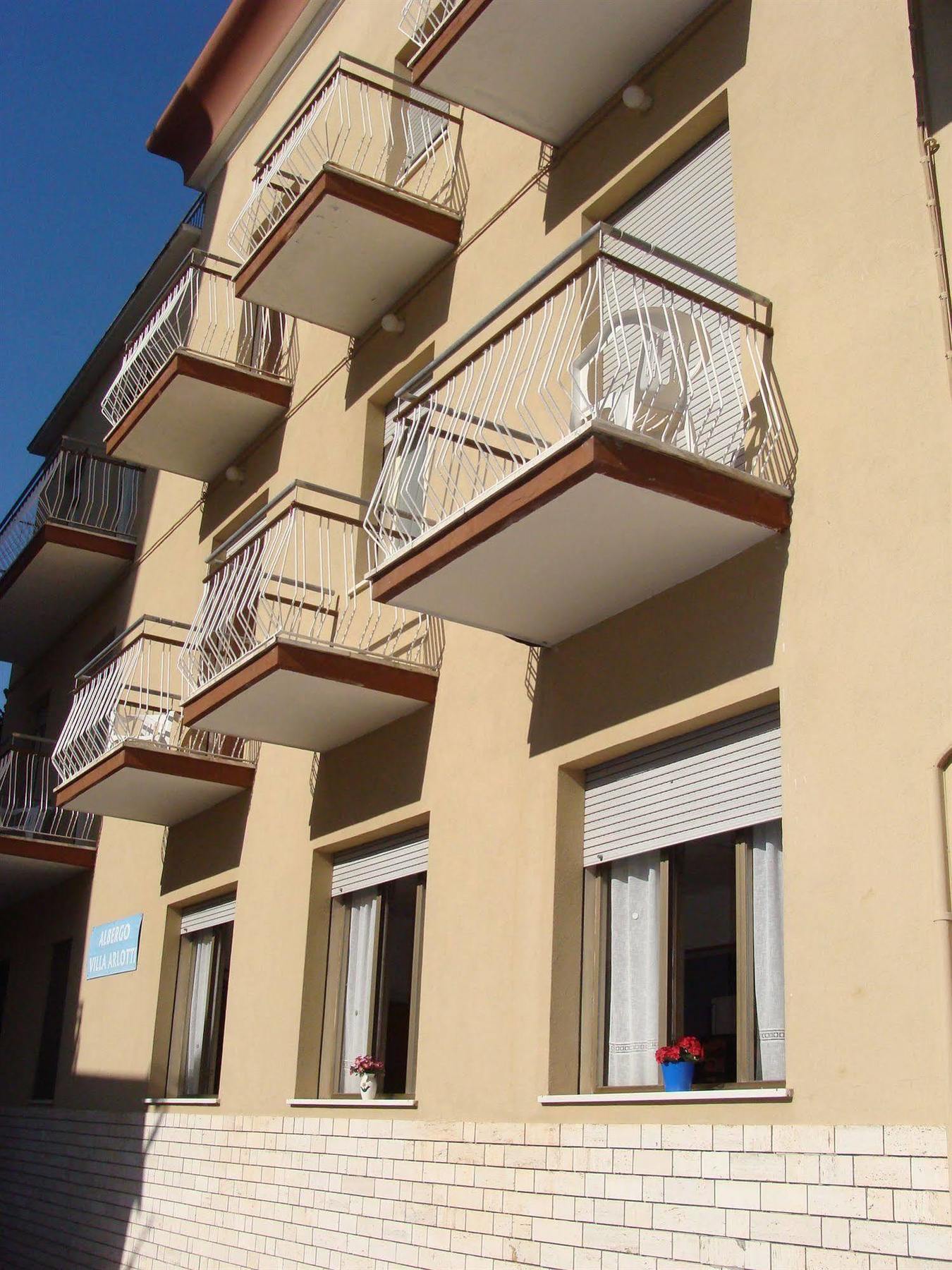 Hotel Villa Arlotti Римини Екстериор снимка