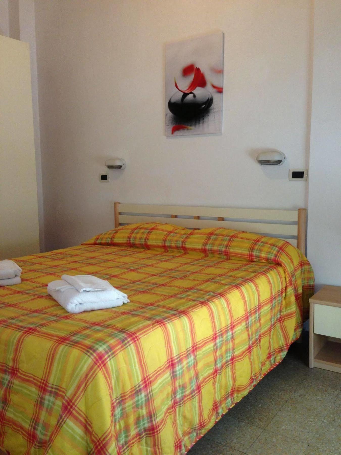 Hotel Villa Arlotti Римини Екстериор снимка