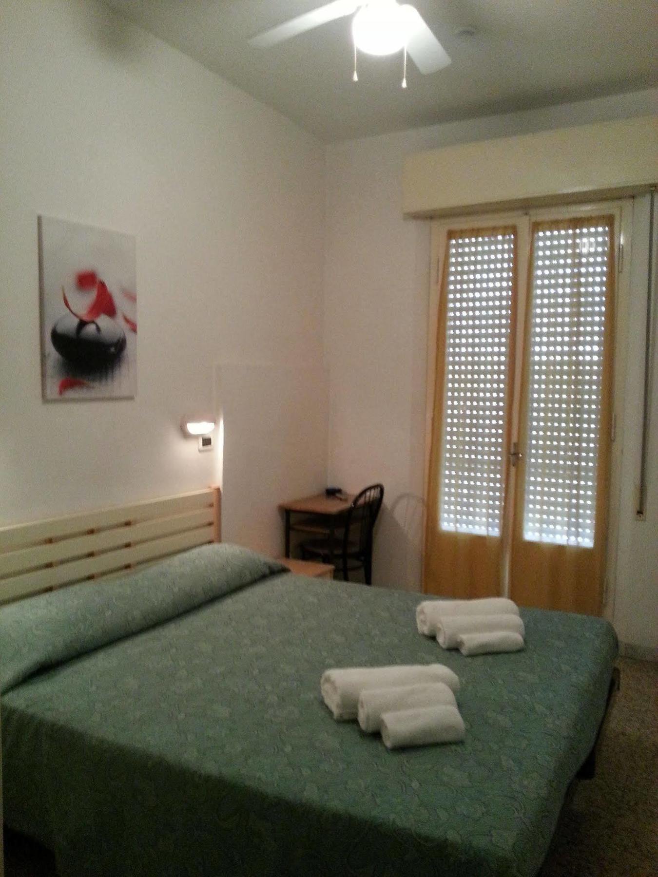 Hotel Villa Arlotti Римини Екстериор снимка