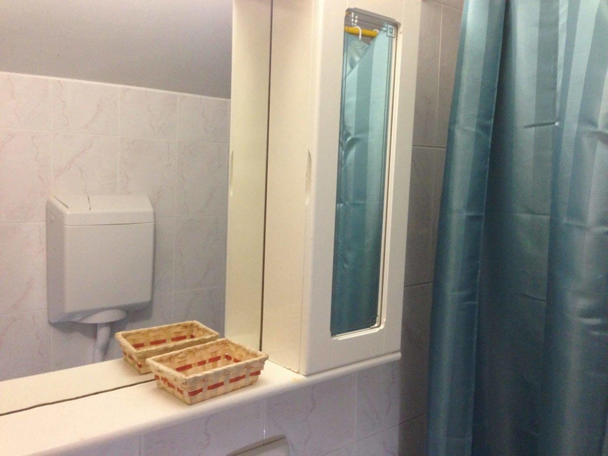 Hotel Villa Arlotti Римини Екстериор снимка