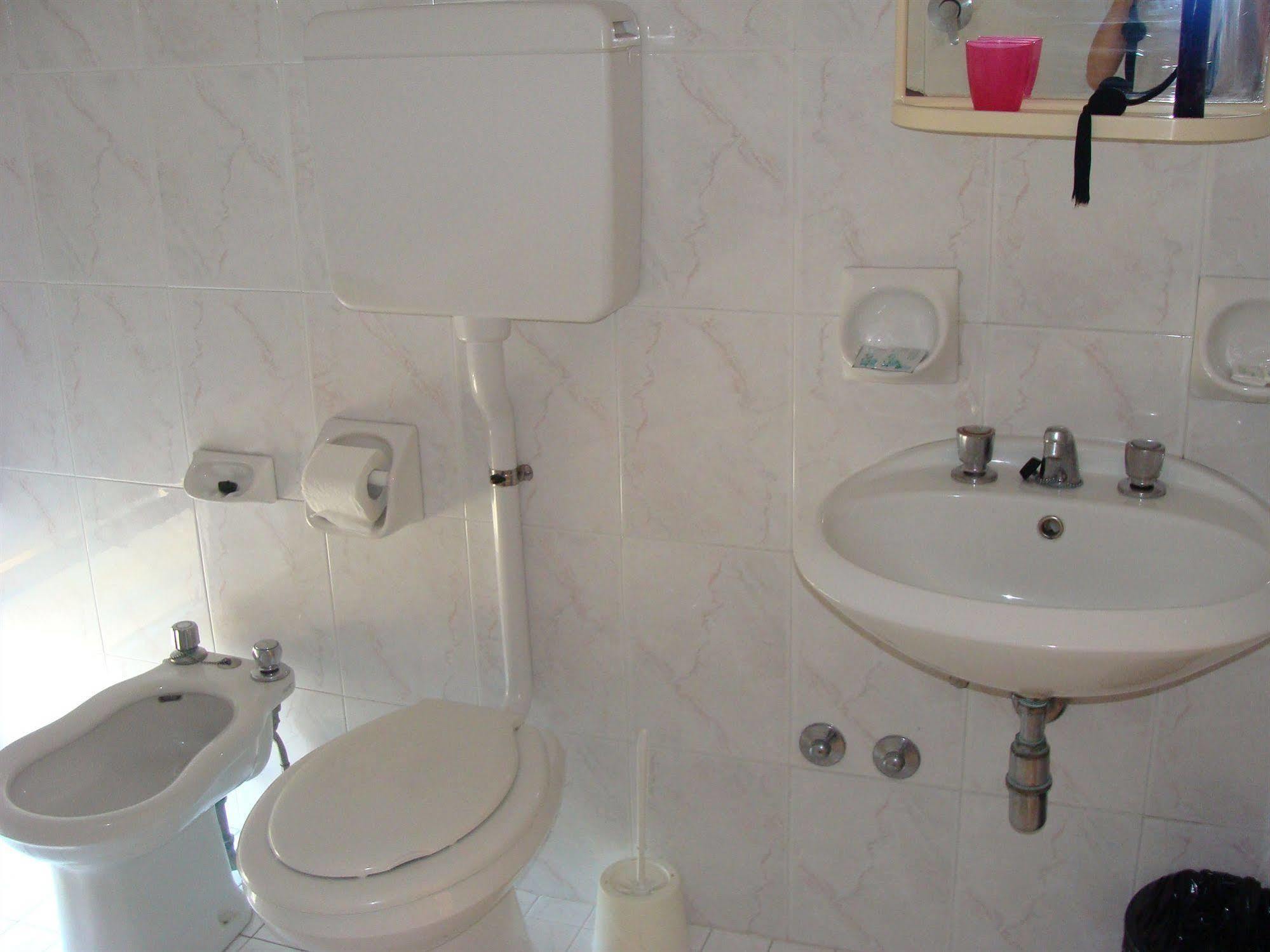 Hotel Villa Arlotti Римини Екстериор снимка