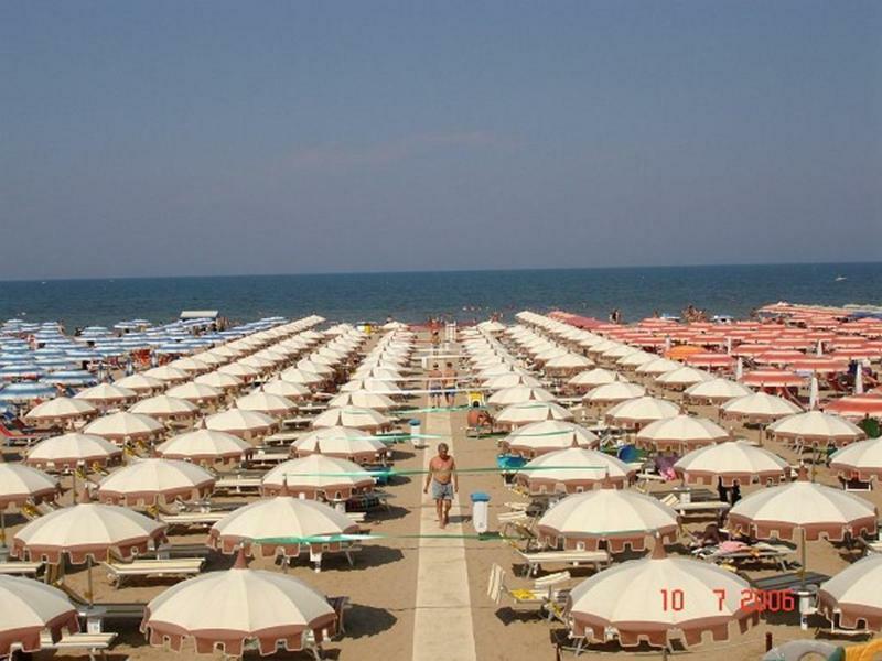 Hotel Villa Arlotti Римини Екстериор снимка