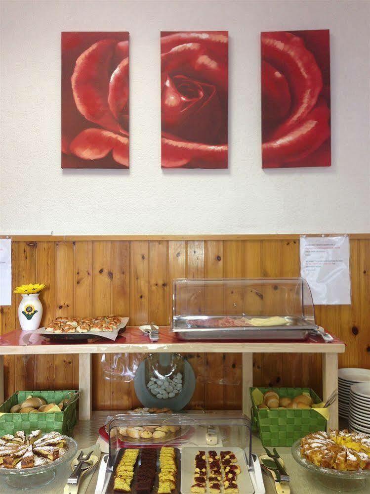 Hotel Villa Arlotti Римини Екстериор снимка